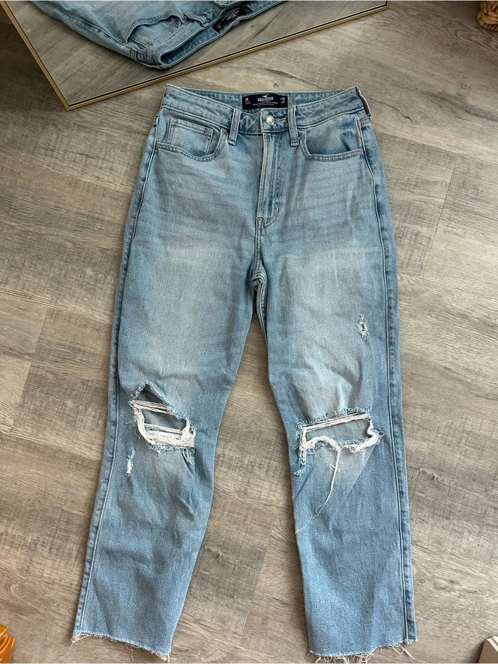 Hollister Ultra High-Rise Vintage Straight Distressed Jeans size 3R